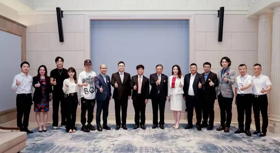 你的青春閃閃發光，百萬觀眾線上共享“青春正向新”